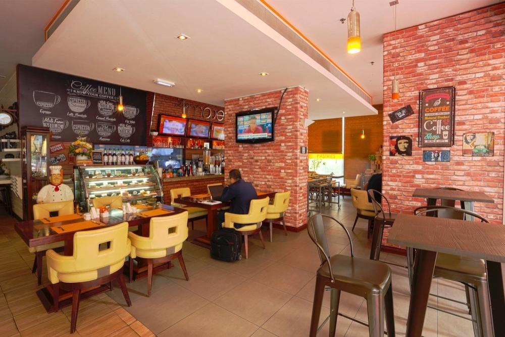 Mena Aparthotel Albarsha At The Mall Dubaj Zewnętrze zdjęcie